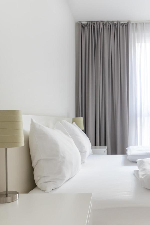 Quiet And Cozy Next To Mariahilfer Strasse And Naschmarkt With Ac, Minimum 30 Nights * Wenen