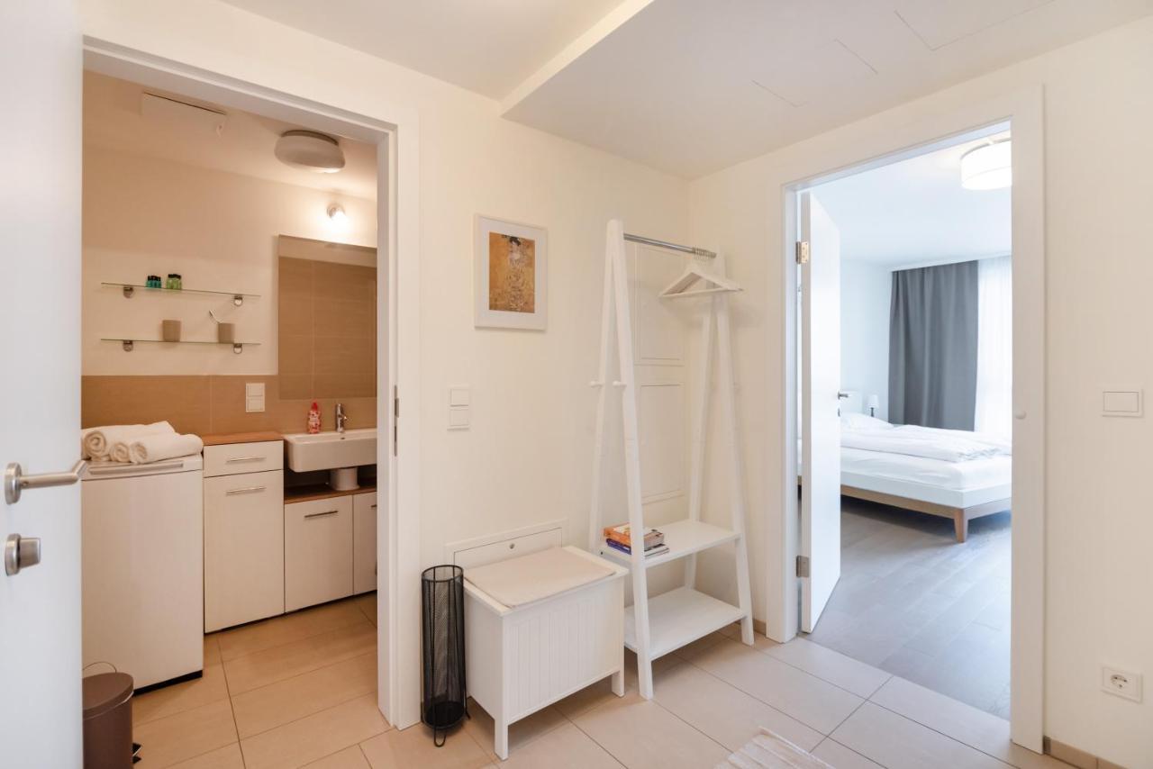 Quiet And Cozy Next To Mariahilfer Strasse And Naschmarkt With Ac, Minimum 30 Nights * Wenen